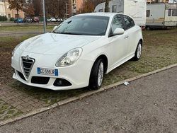 Bianco Usata 2010 Alfa Romeo Giulietta Tre volumi | 6900 € (Molto cara)