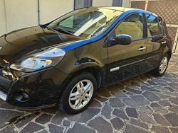 Nero Usata 2009 Renault Clio II Tre volumi | 2500 € (Buon prezzo)