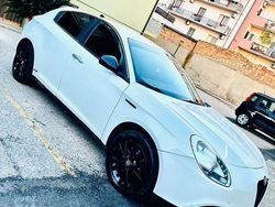 Bianco Usata 2012 Alfa Romeo Giulietta Tre volumi | 6000 € (Buon prezzo)