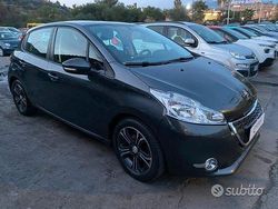 Grigio Usata 2015 Peugeot 208 Allure Due volumi | 5900 € (Buon prezzo)