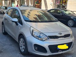 Usata 2015 Kia Rio Tre volumi | 5000 € (Ottimo prezzo)