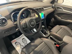 Arancione metallizzato Usata 2023 MG ZS Luxury Tre volumi | 19.840 € (Molto cara)