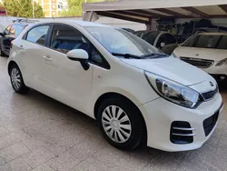 Bianco Usata 2016 Kia Rio 2 Tre volumi | 8499 € (Buon prezzo)