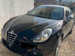 Usata 2011 Alfa Romeo Giulietta Tre volumi | 5000 € (Buon prezzo)