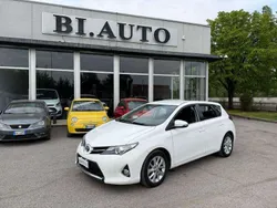 Bianco Usata 2014 Toyota Auris Active Tre volumi | 9200 € (Buon prezzo)
