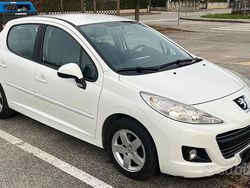 Bianco Usata 2011 Peugeot 207 Tre volumi | 3300 € (Buon prezzo)