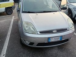 Grigio Usata 2002 Ford Fiesta Due volumi | 1000 €