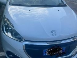 Bianco Usata 2016 Peugeot 208 Due volumi | 7500 € (Buon prezzo)