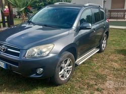 Grigio Usata 2009 Toyota RAV4 Tre volumi | 5000 € (Buon prezzo)