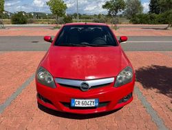 Rosso Usata 2004 Opel Tigra Edition Station wagon | 2000 € (Buon prezzo)