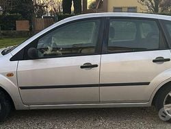 Grigio Usata 2002 Ford Fiesta Due volumi | 700 €