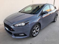 Grigio Usata 2016 Ford Focus ST Tre volumi | 17.900 € (Buon prezzo)