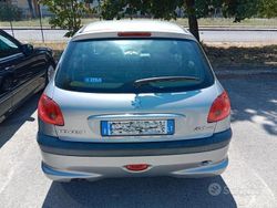 Argento Usata 2004 Peugeot 206 Tre volumi | 3900 € (Molto cara)