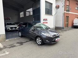 Grigio Usata 2010 Ford Fiesta Titanium Tre volumi | 3900 € (Buon prezzo)