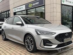 Grigio Usata 2023 Ford Focus ST-Line X Tre volumi | 17.490 € (Ottimo prezzo)