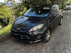 Usata 2009 Ford Fiesta Due volumi | 4600 € (Buon prezzo)