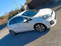 Bianco Usata 2016 Kia Rio Tre volumi | 6300 € (Buon prezzo)
