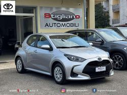 Argento Usata 2025 Toyota Yaris Hybrid Business Edition Tre volumi | 19.899 € (Ottimo prezzo)