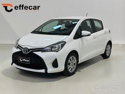 Bianco Usata 2016 Toyota Yaris Lounge Tre volumi | 9900 € (Buon prezzo)
