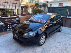 Usata 2013 VW Polo Comfortline Tre volumi | 4899 € (Buon prezzo)