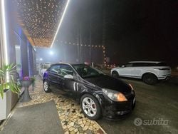 Nero Usata 2006 Opel Astra Tre volumi | 2900 € (Buon prezzo)