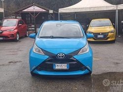 Blu Usata 2017 Toyota Aygo X-play Due volumi | 7499 € (Buon prezzo)