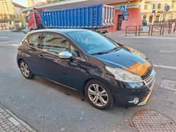 Nero Usata 2013 Peugeot 208 Due volumi | 2500 € (Buon prezzo)