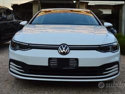 Bianco Usata 2022 VW Golf Style Tre volumi | 19.500 € (Buon prezzo)