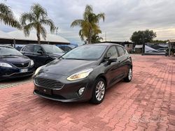 Grigio Usata 2017 Ford Fiesta Tre volumi | 7499 € (Buon prezzo)
