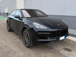 Blu Usata 2022 Porsche Cayenne Turbo S SUV | 130.000 €