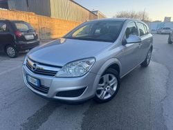 Argento Usata 2010 Opel Astra Enjoy Tre volumi | 2950 € (Ottimo prezzo)