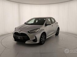 Grigio Usata 2023 Toyota Yaris Hybrid Trend Tre volumi | 19.400 € (Buon prezzo)