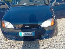 Usata 2000 Ford Fiesta Tre volumi | 1800 €