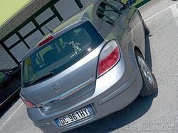 Grigio Usata 2006 Opel Astra Tre volumi | 900 € (Ottimo prezzo)