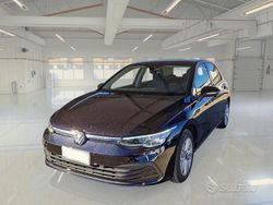 Nero Usata 2022 VW Golf VIII Life Tre volumi | 19.150 € (Buon prezzo)