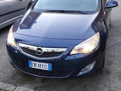 Blu Usata 2011 Opel Astra Tre volumi | 4790 € (Buon prezzo)