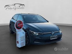 Grigio Usata 2022 VW Golf VIII Style Tre volumi | 18.990 € (Buon prezzo)