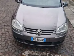 Grigio Usata 2006 VW Golf V Goal Tre volumi | 4000 € (Buon prezzo)