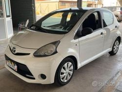 Bianco Usata 2014 Toyota Aygo Connect Style Due volumi | 5800 € (Buon prezzo)