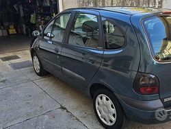 Verde Usata 1999 Renault Scénic Monovolume | 1000 €