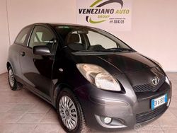 Grigio Usata 2009 Toyota Yaris Sol Due volumi | 4200 € (Buon prezzo)