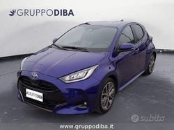 Blu Usata 2024 Toyota Yaris Hybrid Lounge Tre volumi | 23.900 € (Buon prezzo)