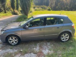 Grigio Usata 2005 Opel Astra Coupé | 1500 € (Ottimo prezzo)