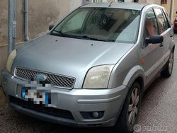 Usata 2005 Ford Fusion Tre volumi | 2500 € (Cara)