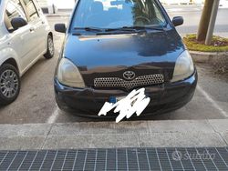 Nero Usata 2000 Toyota Yaris Due volumi | 1000 € (Buon prezzo)