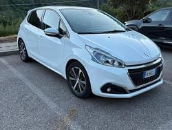 Bianco Usata 2015 Peugeot 208 Due volumi | 8500 € (Buon prezzo)