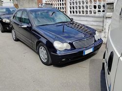 Blu Usata 2001 Mercedes C220 Tre volumi | 2500 €