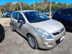 Giallo Usata 2009 Hyundai i20 Comfort Tre volumi | 4490 € (Buon prezzo)