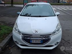 Bianco Usata 2013 Peugeot 208 Due volumi | 5000 € (Buon prezzo)