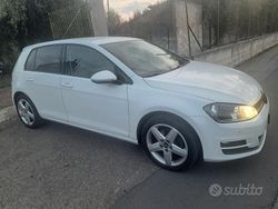 Bianco Usata 2015 VW Golf VII S Tre volumi | 9000 € (Buon prezzo)